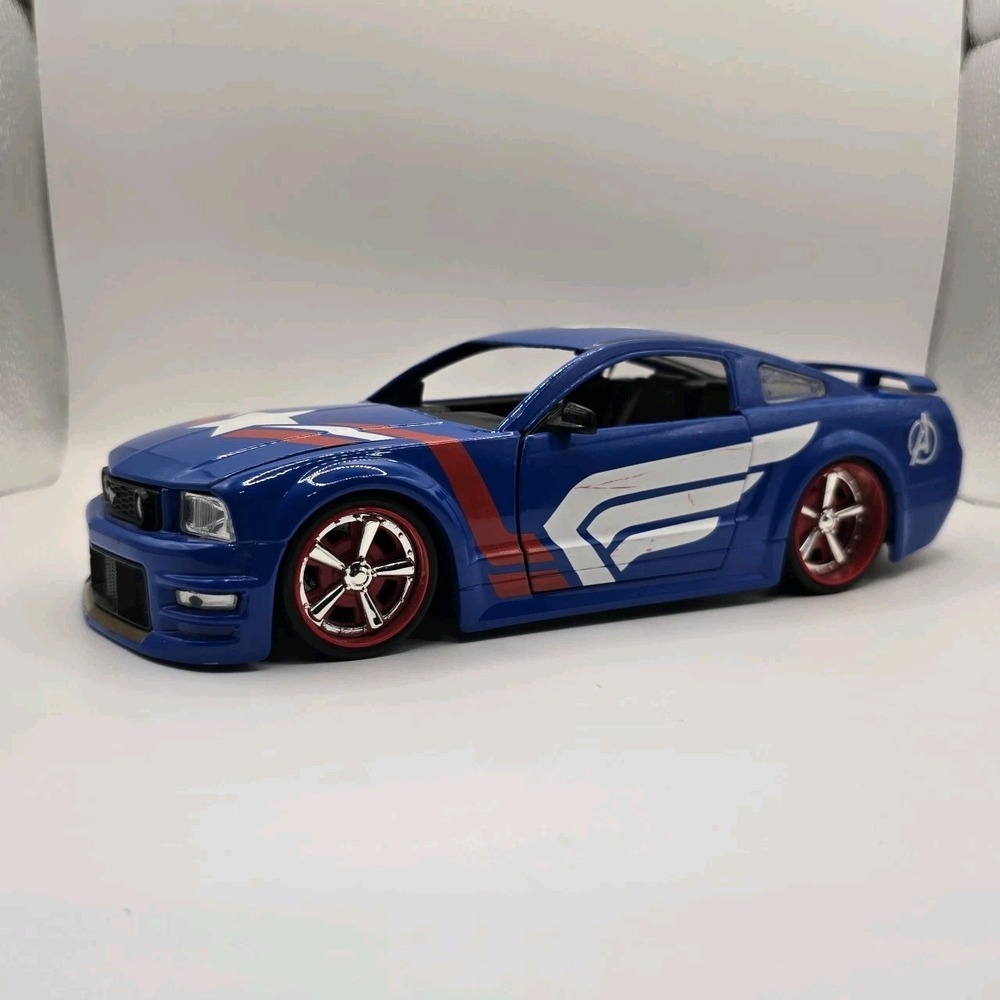 Jada Toys 2006 Marvel Mustang GT 1/24 Scale #31188 Captain America